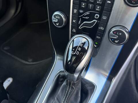 Volvo V40 2.0 T5 R-Design Lux Nav Hatchback 5dr Petrol Auto Euro 6 (s/s) (245 ps) - U2518