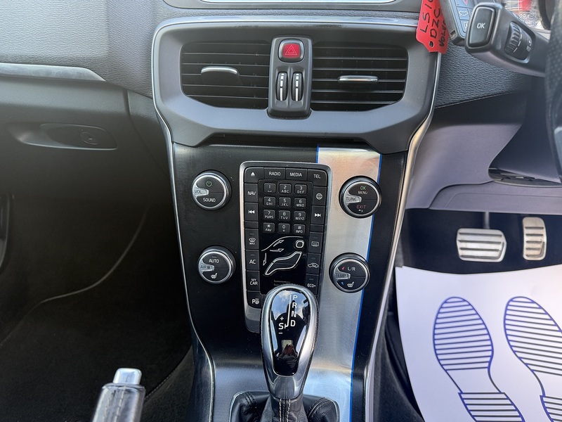 Volvo V40 2.0 T5 R-Design Lux Nav Hatchback 5dr Petrol Auto Euro 6 (s/s) (245 ps) - U2518