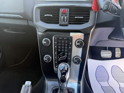 Volvo V40 2.0 T5 R-Design Lux Nav Hatchback 5dr Petrol Auto Euro 6 (s/s) (245 ps) - U2518