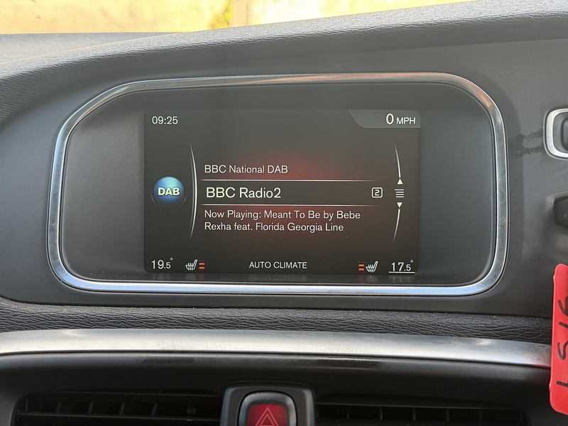 Volvo V40 2.0 T5 R-Design Lux Nav Hatchback 5dr Petrol Auto Euro 6 (s/s) (245 ps) - U2518