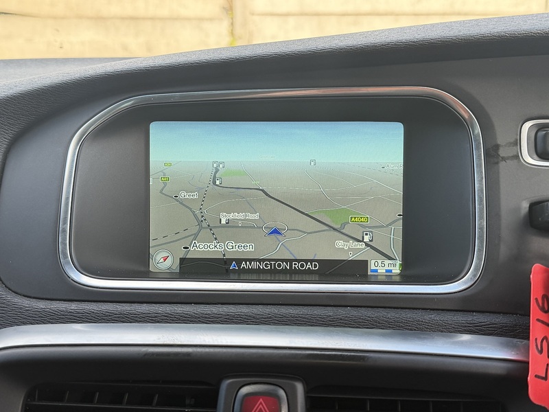 Volvo V40 2.0 T5 R-Design Lux Nav Hatchback 5dr Petrol Auto Euro 6 (s/s) (245 ps) - U2518