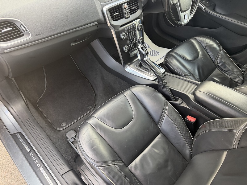 Volvo V40 2.0 T5 R-Design Lux Nav Hatchback 5dr Petrol Auto Euro 6 (s/s) (245 ps) - U2518