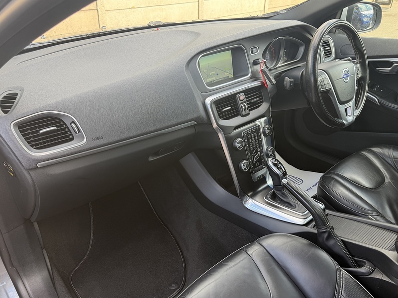 Volvo V40 2.0 T5 R-Design Lux Nav Hatchback 5dr Petrol Auto Euro 6 (s/s) (245 ps) - U2518