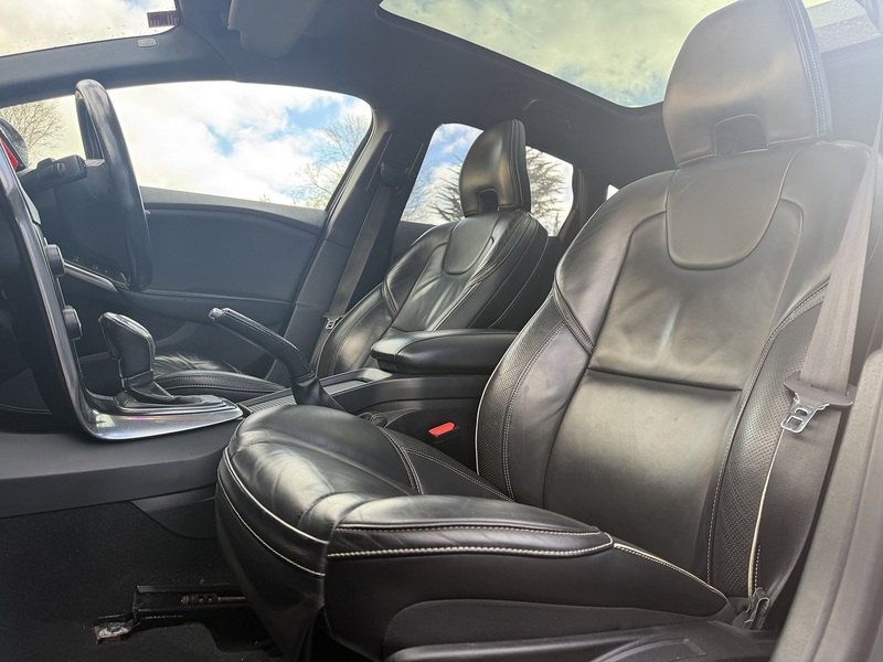 Volvo V40 2.0 T5 R-Design Lux Nav Hatchback 5dr Petrol Auto Euro 6 (s/s) (245 ps) - U2518