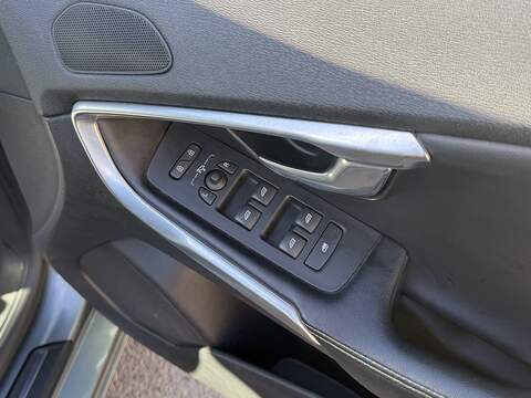 Volvo V40 2.0 T5 R-Design Lux Nav Hatchback 5dr Petrol Auto Euro 6 (s/s) (245 ps) - U2518