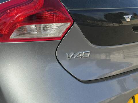 Volvo V40 2.0 T5 R-Design Lux Nav Hatchback 5dr Petrol Auto Euro 6 (s/s) (245 ps) - U2518