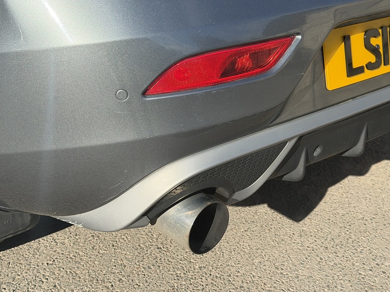 Volvo V40 2.0 T5 R-Design Lux Nav Hatchback 5dr Petrol Auto Euro 6 (s/s) (245 ps) - U2518