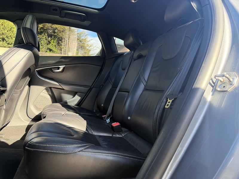 Volvo V40 2.0 T5 R-Design Lux Nav Hatchback 5dr Petrol Auto Euro 6 (s/s) (245 ps) - U2518