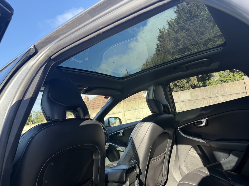 Volvo V40 2.0 T5 R-Design Lux Nav Hatchback 5dr Petrol Auto Euro 6 (s/s) (245 ps) - U2518