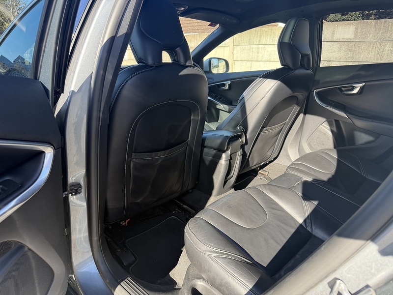 Volvo V40 2.0 T5 R-Design Lux Nav Hatchback 5dr Petrol Auto Euro 6 (s/s) (245 ps) - U2518