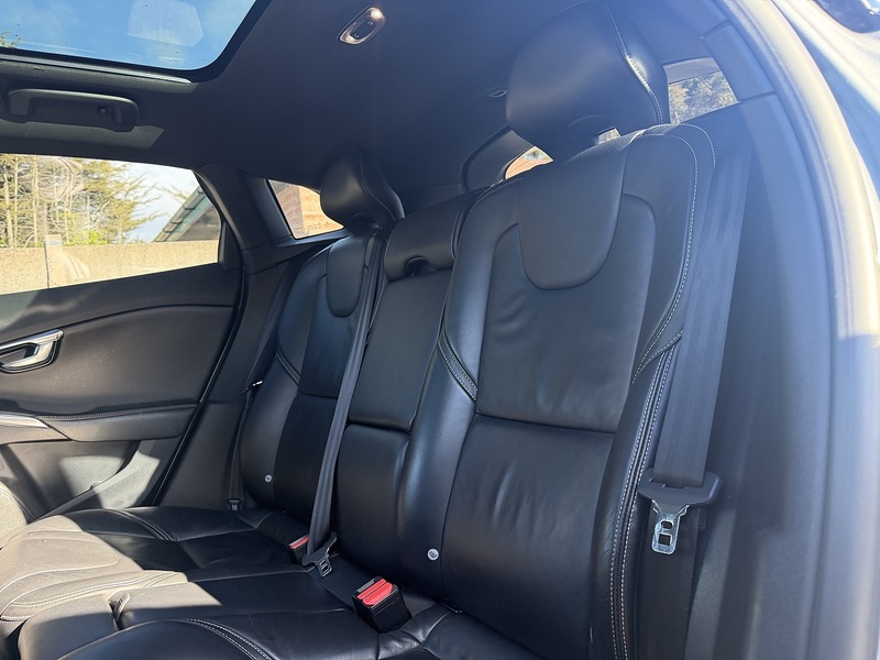 Volvo V40 2.0 T5 R-Design Lux Nav Hatchback 5dr Petrol Auto Euro 6 (s/s) (245 ps) - U2518