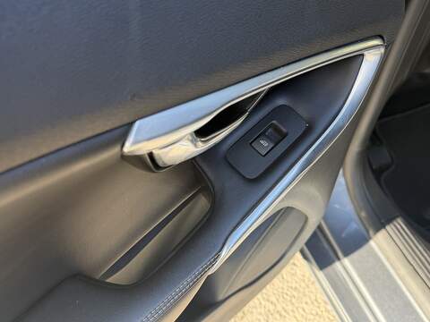 Volvo V40 2.0 T5 R-Design Lux Nav Hatchback 5dr Petrol Auto Euro 6 (s/s) (245 ps) - U2518