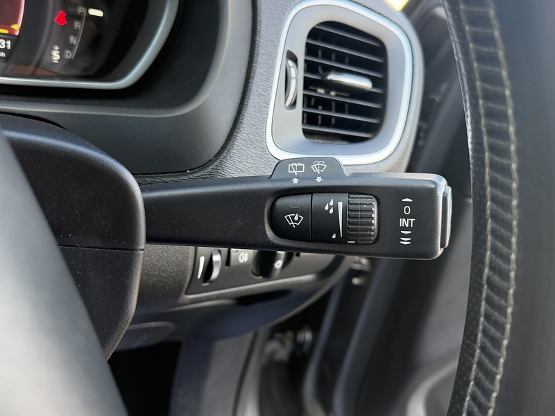 Volvo V40 2.0 T5 R-Design Lux Nav Hatchback 5dr Petrol Auto Euro 6 (s/s) (245 ps) - U2518