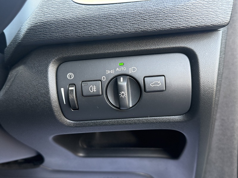 Volvo V40 2.0 T5 R-Design Lux Nav Hatchback 5dr Petrol Auto Euro 6 (s/s) (245 ps) - U2518