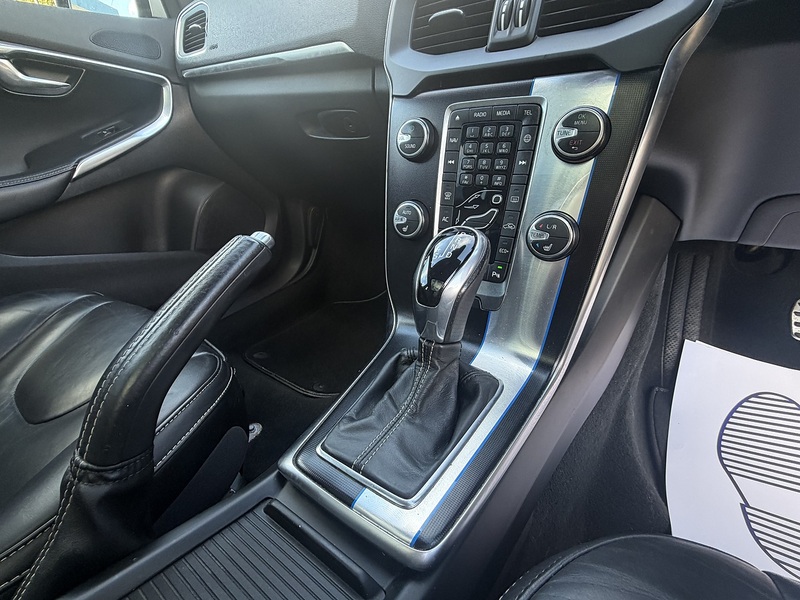 Volvo V40 2.0 T5 R-Design Lux Nav Hatchback 5dr Petrol Auto Euro 6 (s/s) (245 ps) - U2518