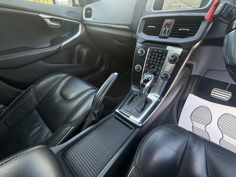 Volvo V40 2.0 T5 R-Design Lux Nav Hatchback 5dr Petrol Auto Euro 6 (s/s) (245 ps) - U2518