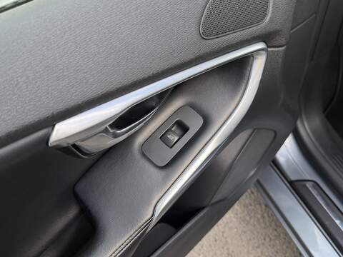 Volvo V40 2.0 T5 R-Design Lux Nav Hatchback 5dr Petrol Auto Euro 6 (s/s) (245 ps) - U2518