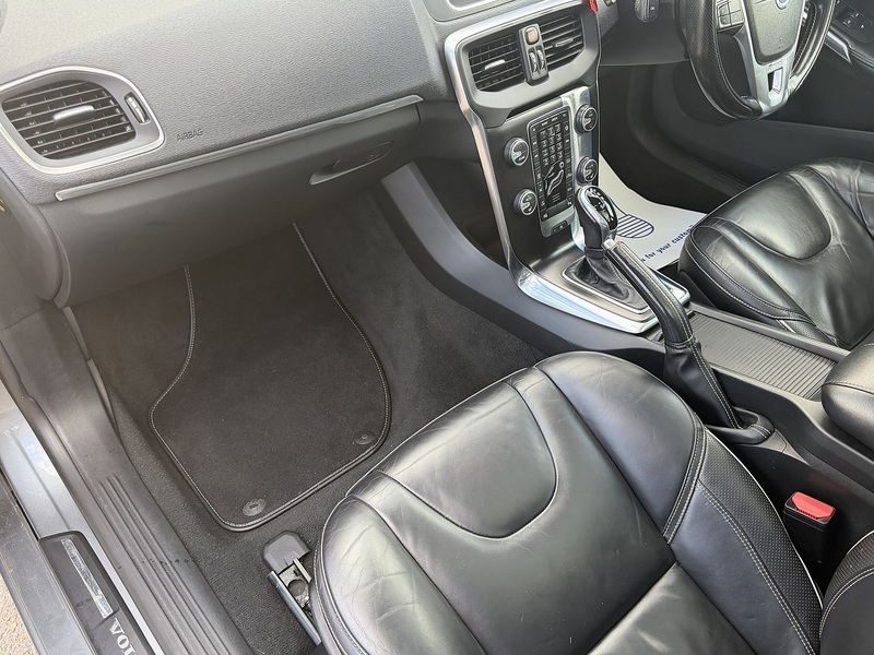 Volvo V40 2.0 T5 R-Design Lux Nav Hatchback 5dr Petrol Auto Euro 6 (s/s) (245 ps) - U2518