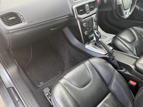 Volvo V40 2.0 T5 R-Design Lux Nav Hatchback 5dr Petrol Auto Euro 6 (s/s) (245 ps) - U2518