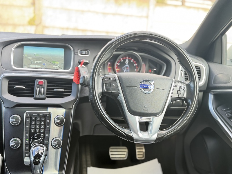 Volvo V40 2.0 T5 R-Design Lux Nav Hatchback 5dr Petrol Auto Euro 6 (s/s) (245 ps) - U2518