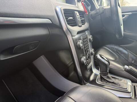 Volvo V40 2.0 T5 R-Design Lux Nav Hatchback 5dr Petrol Auto Euro 6 (s/s) (245 ps) - U2518