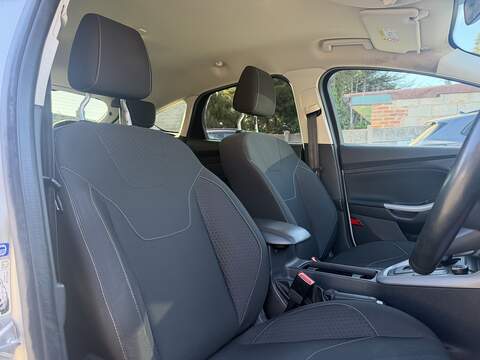 Ford Focus 1.0T EcoBoost Zetec Hatchback 5dr Petrol Auto Euro 6 (s/s) (125 ps) - U2521