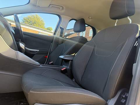 Ford Focus 1.0T EcoBoost Zetec Hatchback 5dr Petrol Auto Euro 6 (s/s) (125 ps) - U2521