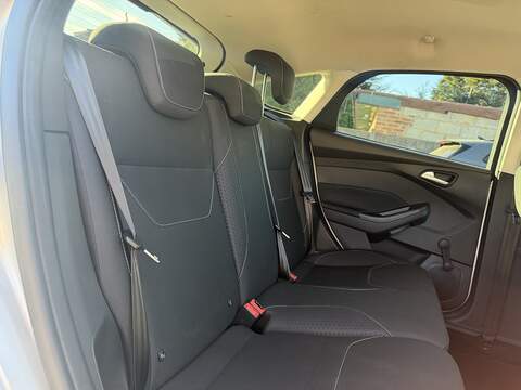 Ford Focus 1.0T EcoBoost Zetec Hatchback 5dr Petrol Auto Euro 6 (s/s) (125 ps) - U2521