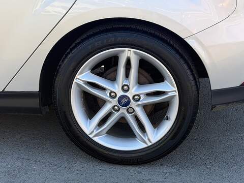 Ford Focus 1.0T EcoBoost Zetec Hatchback 5dr Petrol Auto Euro 6 (s/s) (125 ps) - U2521