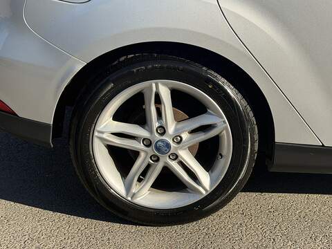 Ford Focus 1.0T EcoBoost Zetec Hatchback 5dr Petrol Auto Euro 6 (s/s) (125 ps) - U2521