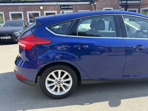 Ford Focus 1.0T EcoBoost Titanium Hatchback 5dr Petrol Auto Euro 6 (s/s) (125 ps) - U2523