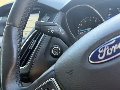Ford Focus 1.0T EcoBoost Titanium Hatchback 5dr Petrol Auto Euro 6 (s/s) (125 ps) - U2523