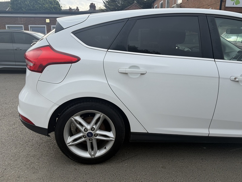 Ford Focus 1.0T EcoBoost Zetec Hatchback 5dr Petrol Auto Euro 6 (s/s) (125 ps) - U2526