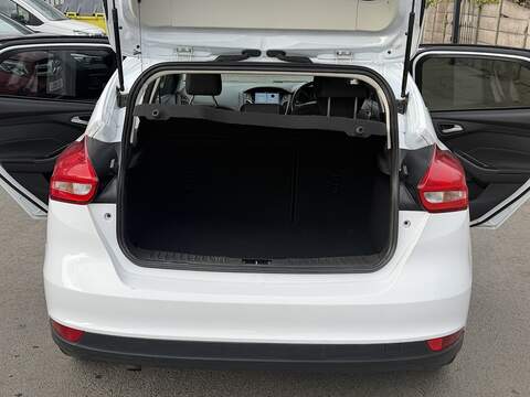 Ford Focus 1.0T EcoBoost Zetec Hatchback 5dr Petrol Auto Euro 6 (s/s) (125 ps) - U2526