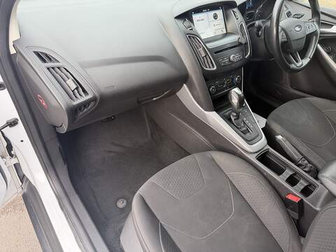 Ford Focus 1.0T EcoBoost Zetec Hatchback 5dr Petrol Auto Euro 6 (s/s) (125 ps) - U2526