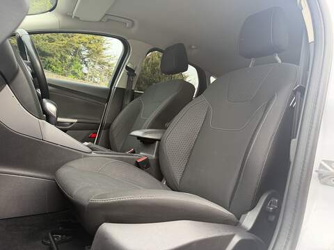 Ford Focus 1.0T EcoBoost Zetec Hatchback 5dr Petrol Auto Euro 6 (s/s) (125 ps) - U2526