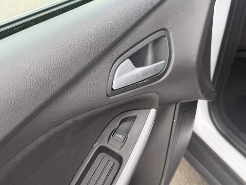 Ford Focus 1.0T EcoBoost Zetec Hatchback 5dr Petrol Auto Euro 6 (s/s) (125 ps) - U2526