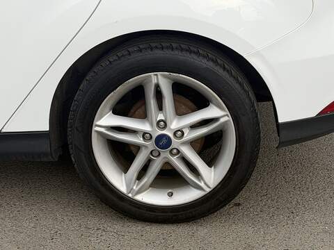 Ford Focus 1.0T EcoBoost Zetec Hatchback 5dr Petrol Auto Euro 6 (s/s) (125 ps) - U2526
