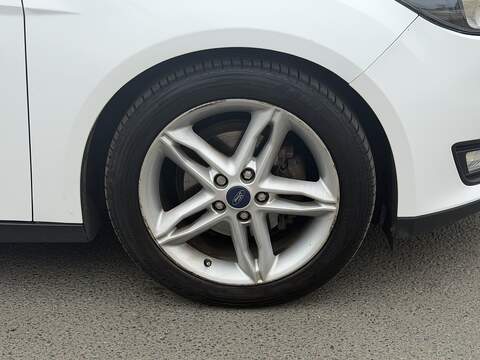 Ford Focus 1.0T EcoBoost Zetec Hatchback 5dr Petrol Auto Euro 6 (s/s) (125 ps) - U2526