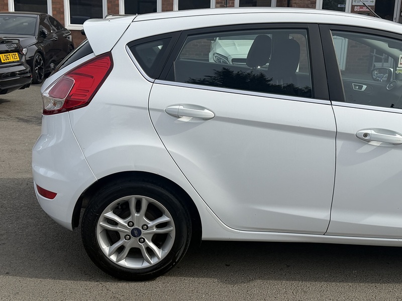 Ford Fiesta 1.0T EcoBoost Zetec Hatchback 5dr Petrol Manual Euro 6 (s/s) (100 ps) - U2527