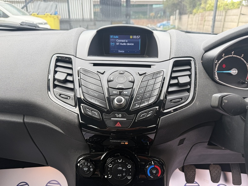 Ford Fiesta 1.0T EcoBoost Zetec Hatchback 5dr Petrol Manual Euro 6 (s/s) (100 ps) - U2527