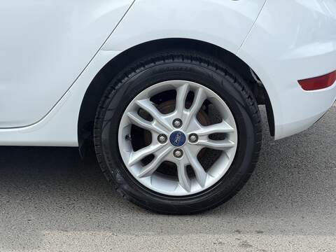 Ford Fiesta 1.0T EcoBoost Zetec Hatchback 5dr Petrol Manual Euro 6 (s/s) (100 ps) - U2527