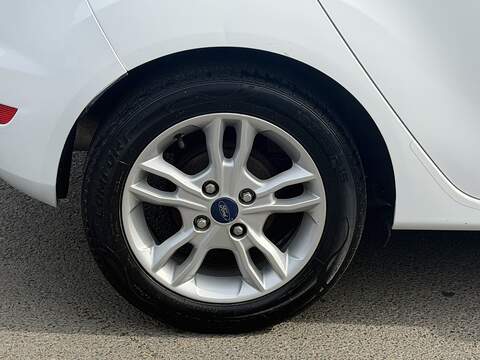 Ford Fiesta 1.0T EcoBoost Zetec Hatchback 5dr Petrol Manual Euro 6 (s/s) (100 ps) - U2527