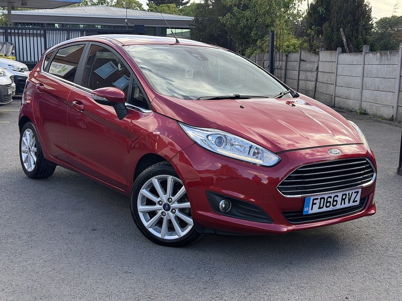 Red 2016 Ford Fiesta 1.0T Titanium (100ps) EcoBoost 5d Powershift Hatchback Front-wheel drive Automatic