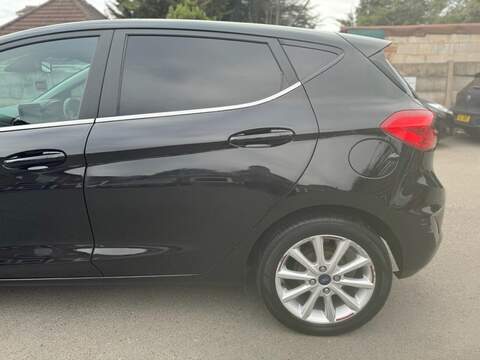 FORD FIESTA FIESTA 1.0T EcoBoost Titanium Hatchback 5dr Petrol Auto Euro 6 (s/s) (100 ps) FULL SERVICE HISTORY - - U638