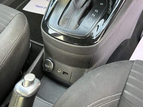 FORD FIESTA FIESTA 1.0T EcoBoost Zetec Hatchback 5dr Petrol Powershift Euro 5 (100 ps) FULL SERVICE HISTORY - 12 - U810