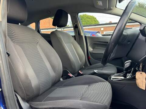 FORD FIESTA FIESTA 1.0T EcoBoost Zetec Hatchback 5dr Petrol Powershift Euro 5 (100 ps) FULL SERVICE HISTORY - 12 - U810