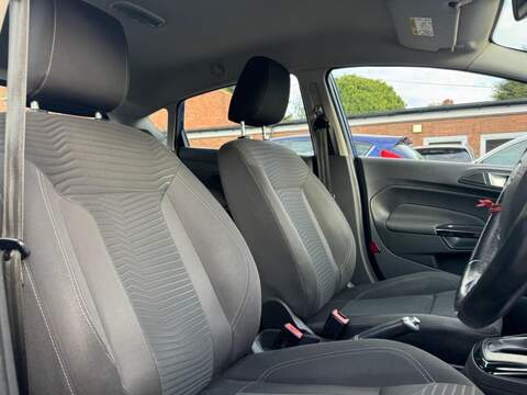 FORD FIESTA FIESTA 1.0T EcoBoost Zetec Hatchback 5dr Petrol Powershift Euro 5 (100 ps) FULL SERVICE HISTORY - 12 - U810