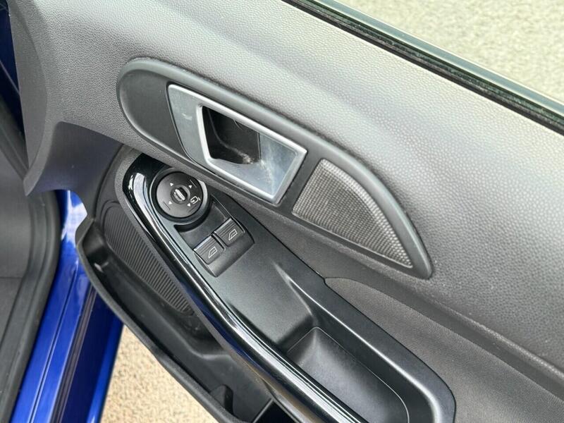 FORD FIESTA FIESTA 1.0T EcoBoost Zetec Hatchback 5dr Petrol Powershift Euro 5 (100 ps) FULL SERVICE HISTORY - 12 - U810