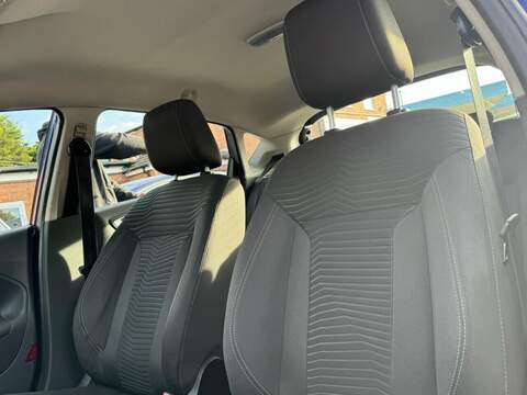 FORD FIESTA FIESTA 1.0T EcoBoost Zetec Hatchback 5dr Petrol Powershift Euro 5 (100 ps) FULL SERVICE HISTORY - 12 - U810